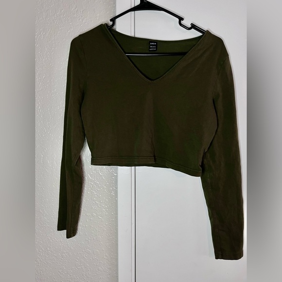Green long sleeve crop top. - Picture 1 of 7